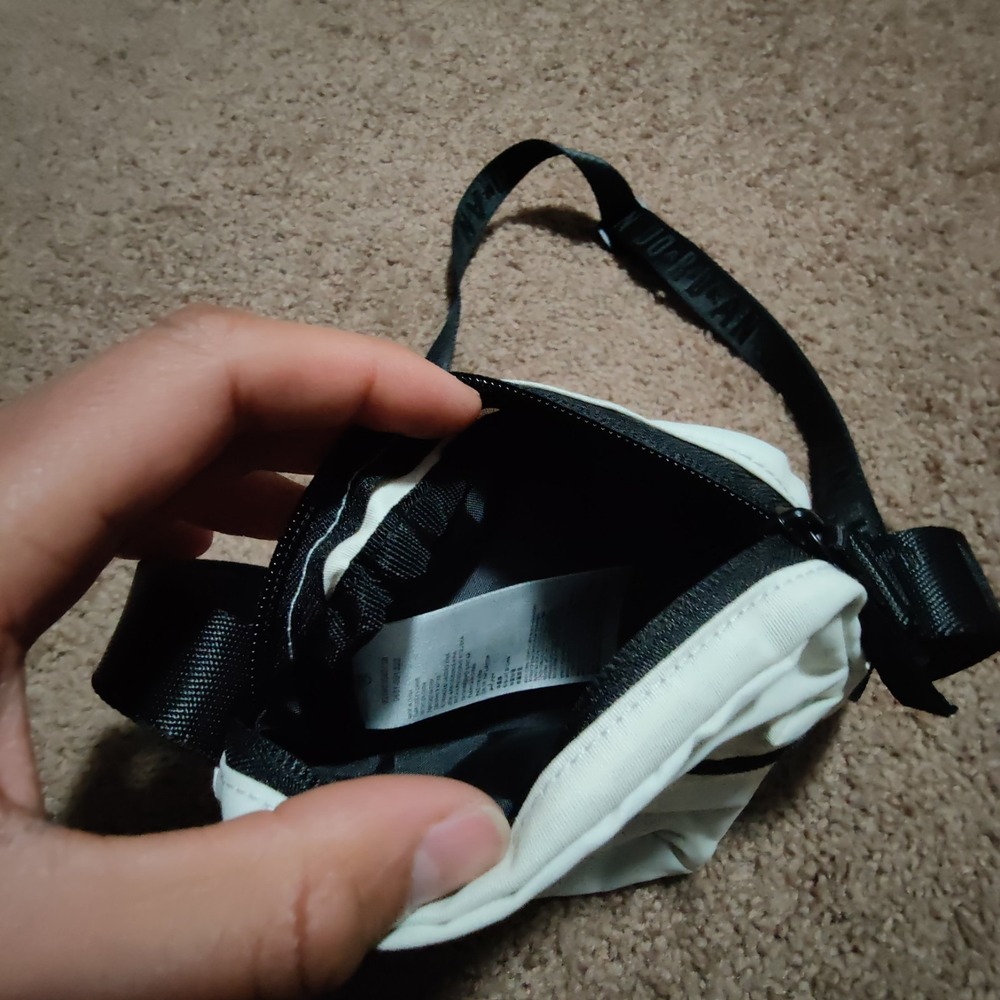 Nike Air Jordan White Crossbody Small Pouch Bag Black Straps - Picture 3 of 7